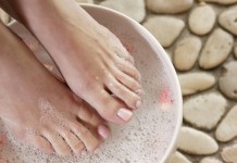 Kako se znebiti neprijetnega vonja nog?